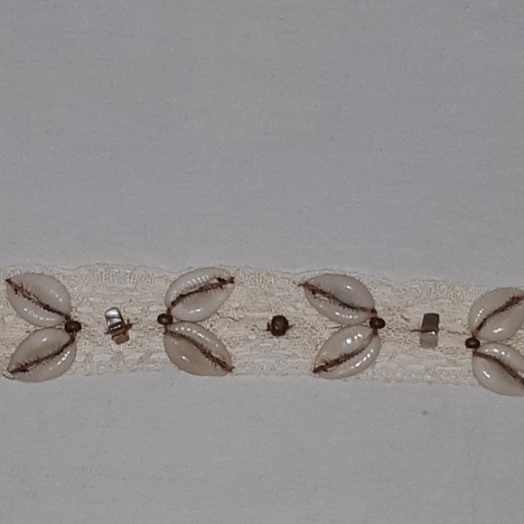 Choker Necklace with Cowrie Sea Shells - Picture 5 of 6